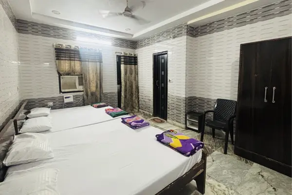 6 beds AC family room at Shegaon Bhakta Niwas Dwarka Gujarat
